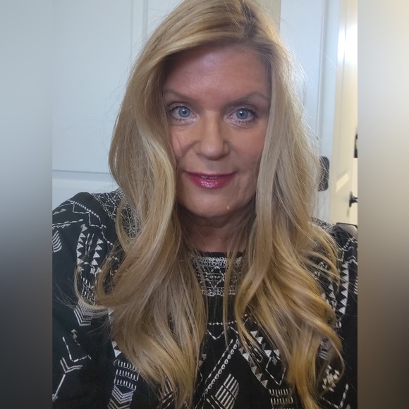 MEET YOUR POSHER - Picture 3 of 12